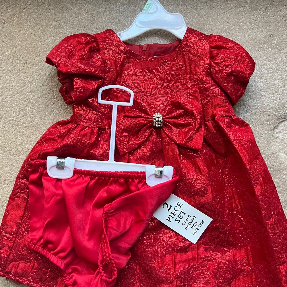 Beautiful Christmas Red Gold Toddler dress NWT bow Tie